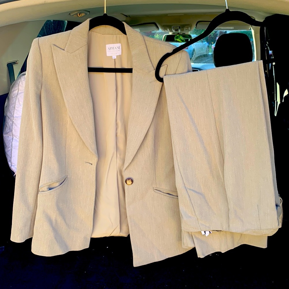 Armani collection VINTAGE taupe suit-wool, silk lined. Women's w pockets